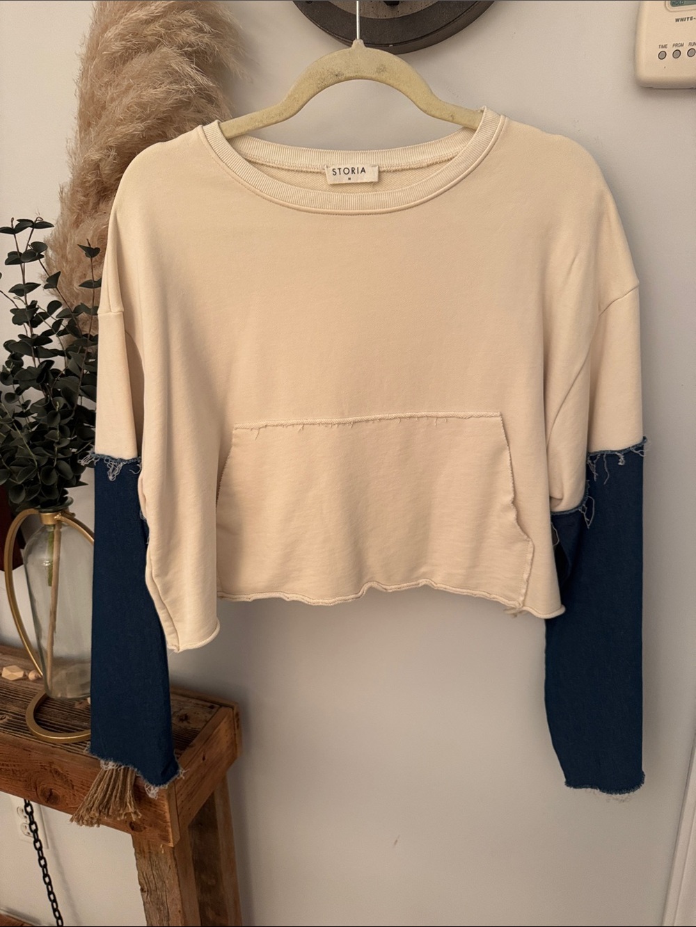 Storia Two-Tone Cropped Sweatshirt in Cream and Navy